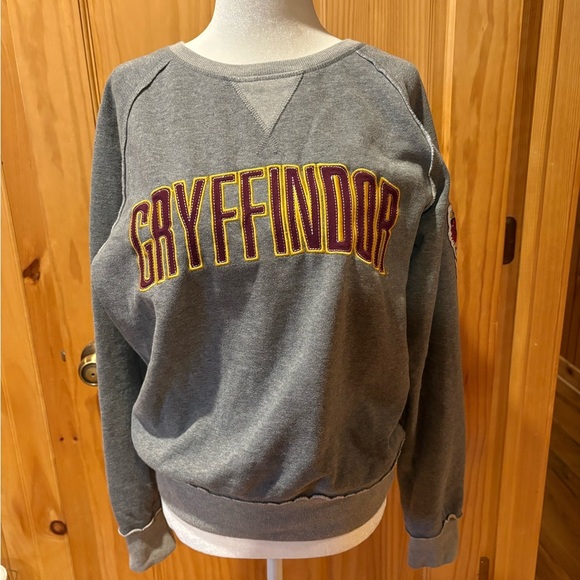 Gray Gryffindor Universal Studio Sweatshirt - Picture 1 of 10